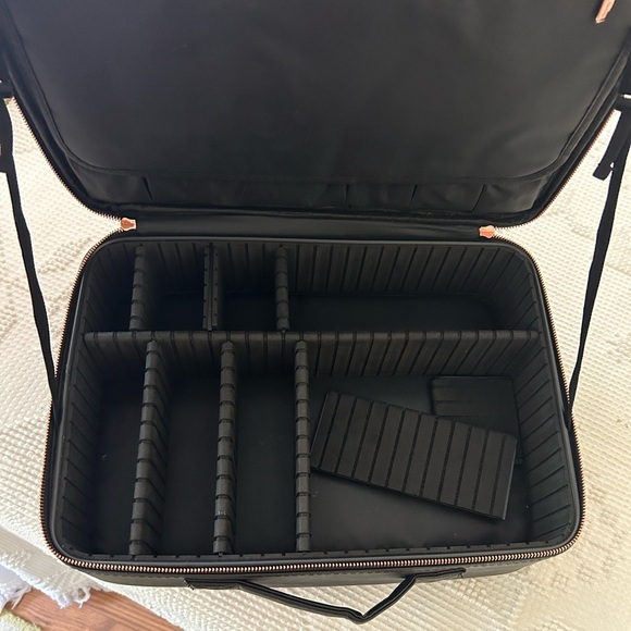 Makeup Travel Case - Picture 2 of 7